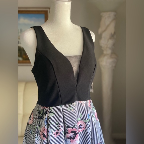 Dress size 3 USA Black top with striped and flowery color - Picture 8 of 10